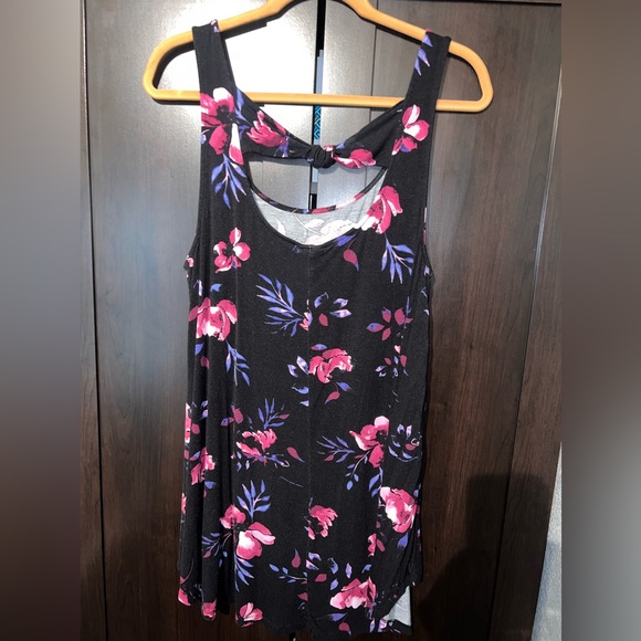 TORRID Black Floral Twist Back Hi/Lo Tank - Picture 5 of 6